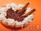 Рецепта Какаов крем с нишесте, яйца, кафе, ром, ванилия и шоколадови пурички
